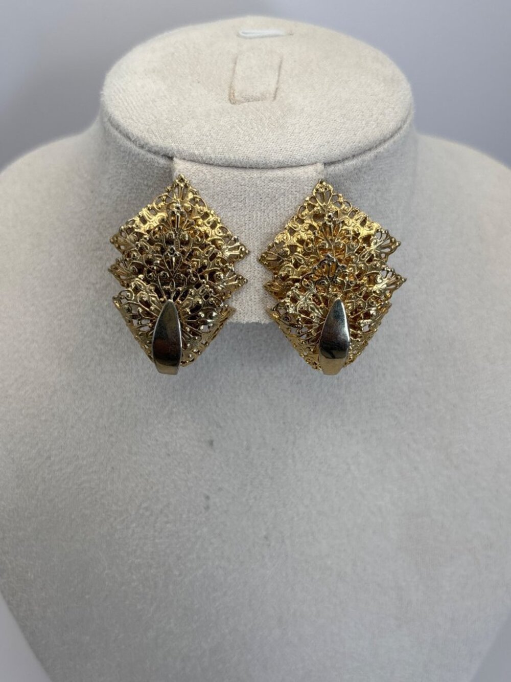 Sarah Coventry Vintage Chantilly Lace Gold Tone Layered Filigree Clip Earrings